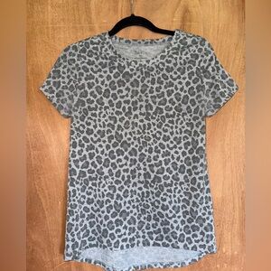 Zoe + Liv Gray Leopard Print Short Sleeve Top